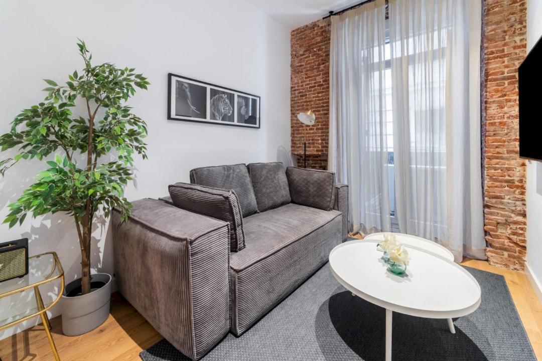 2 Bedrooms 1 Bathroom Furnished - Centro - Equipped & Stylish - Minty Stay マドリード エクステリア 写真
